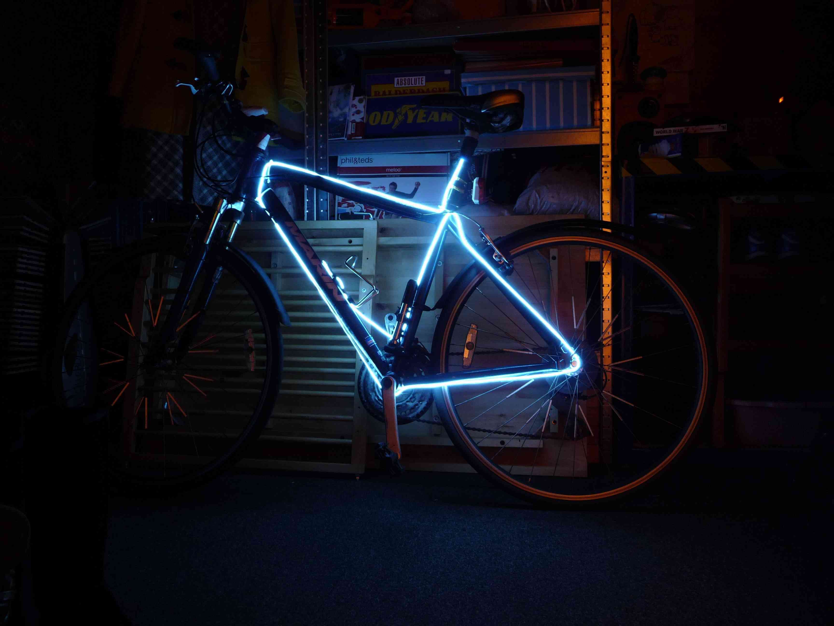 Svítící elektrický drát - kabel, 2m, barva oranžová 12V